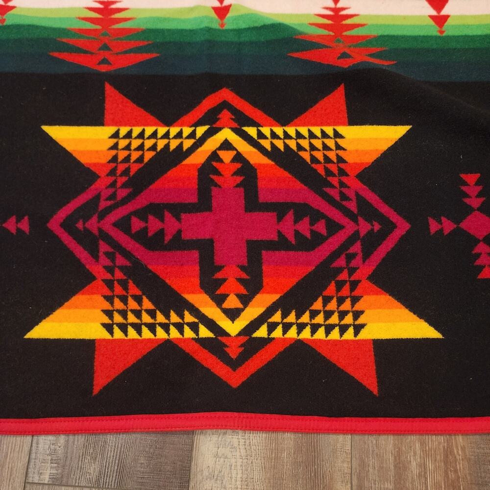 Pendelton "Caliente" Vibrant Red Blue Reversible Wool blanket 76" x 64" EUC - Picture 7 of 10